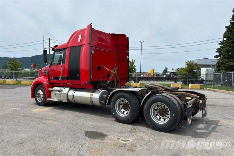 Western Star 5700 6x4 T/A Sleeper Truck Tractor Влекачи