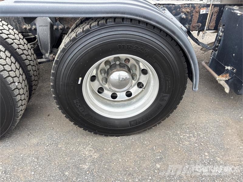 Western Star 5700 6x4 T/A Sleeper Truck Tractor Sadulveokid