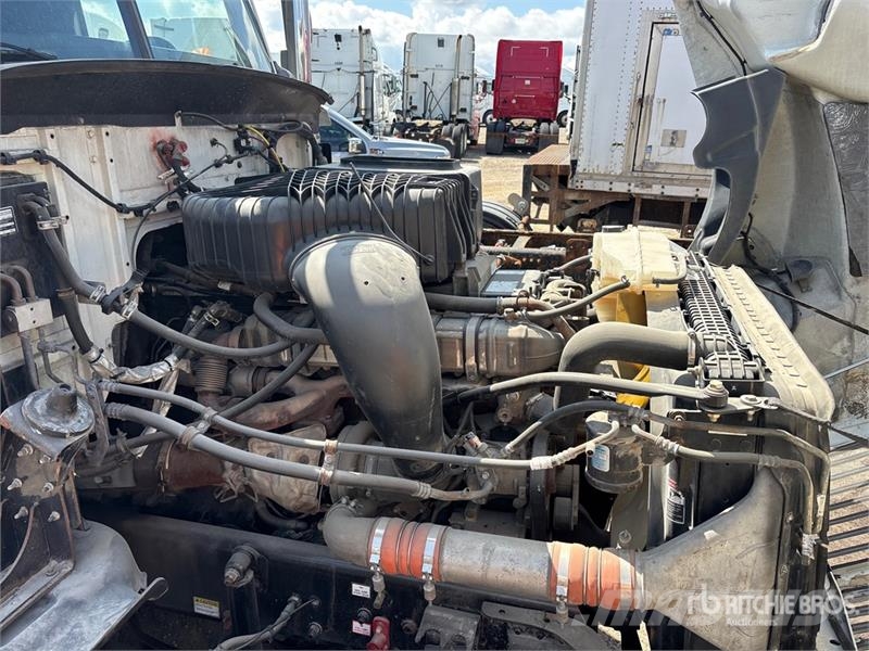 Western Star 5700 6x4 T/A Sleeper Truck Tractor (Inoperable) Vetopöytäautot