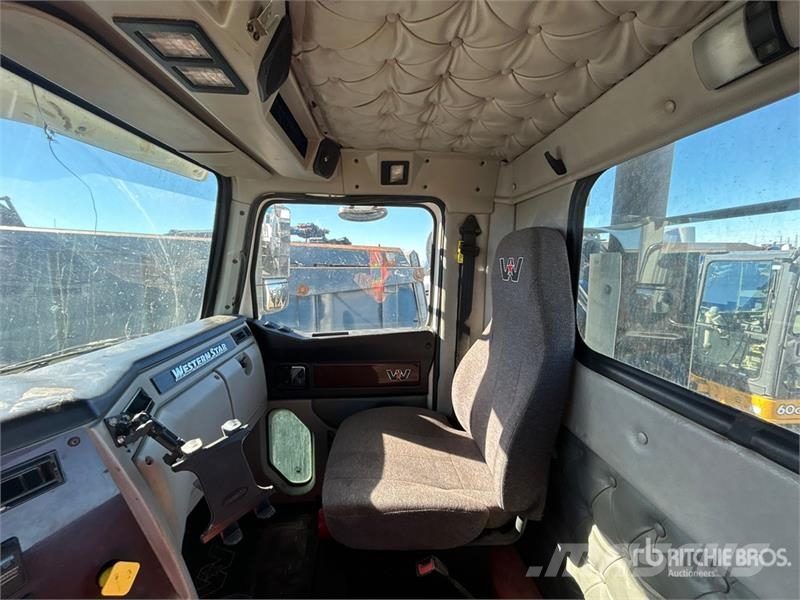 Western Star 5700 6x4 T/A Day Cab Truck Tractor 牵引车