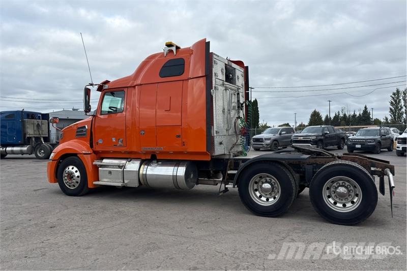 Western Star 5700 6x4 T/A Sleeper Truck Tractor Trækkere