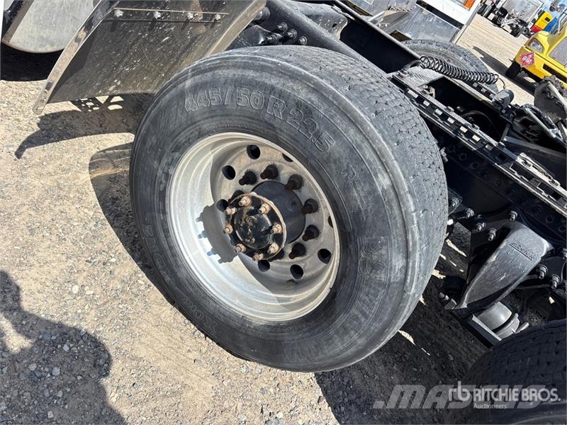Western Star 5700 6x4 T/A Sleeper Truck Tractor (Inoperable) Vetopöytäautot
