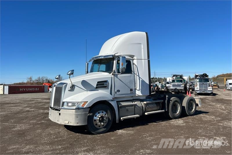 Western Star 5700 6x4 T/A Day Cab Truck Tractor 牵引车