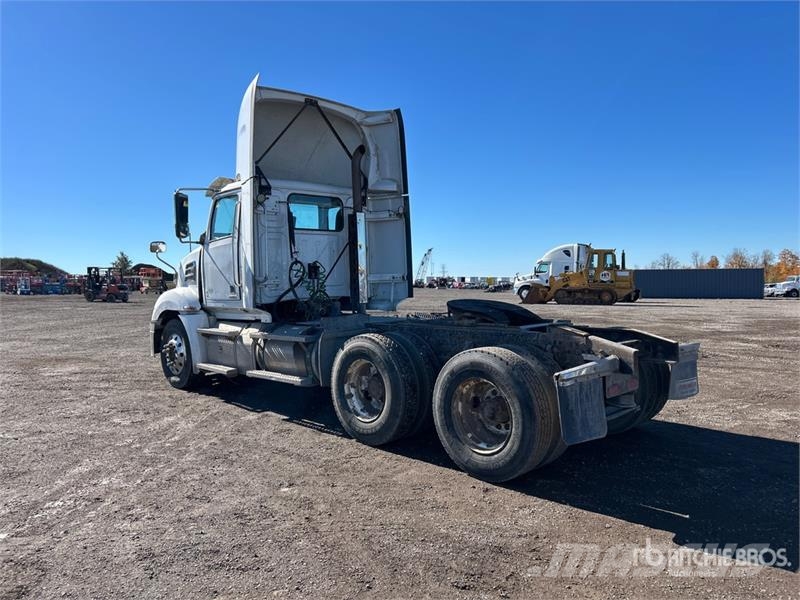 Western Star 5700 6x4 T/A Day Cab Truck Tractor 牵引车