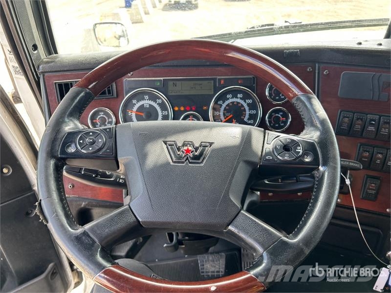 Western Star 5700 6x4 T/A Sleeper Truck Tractor Vlačilci