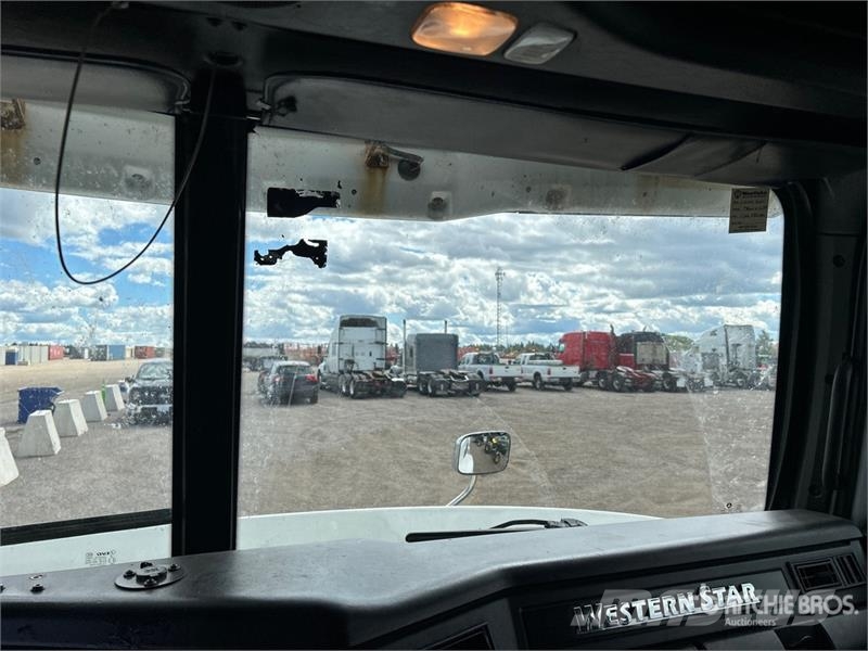 Western Star 5700 T/A Sleeper Truck Tractor Vetopöytäautot