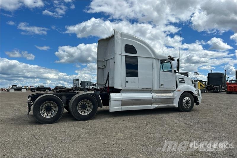 Western Star 5700 T/A Sleeper Truck Tractor Vetopöytäautot