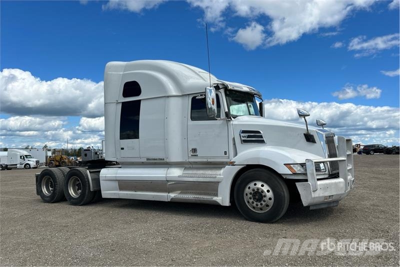 Western Star 5700 T/A Sleeper Truck Tractor Vetopöytäautot