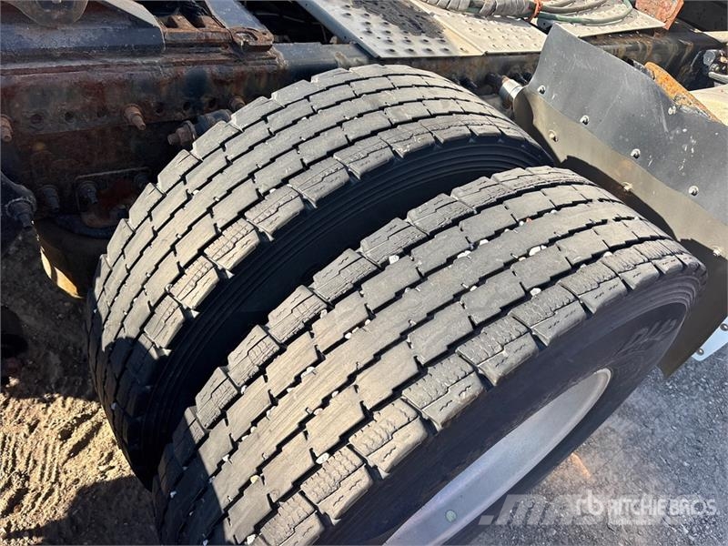 Western Star 5700 XE 6x4 T/A Sleeper Truck Tractor 牵引车