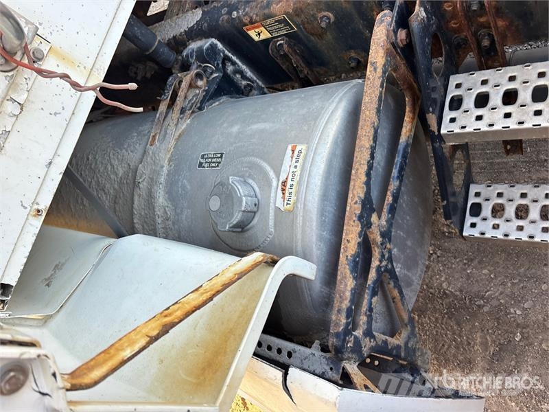 Western Star 5700 XE 6x4 T/A Sleeper Truck Tractor 牵引车