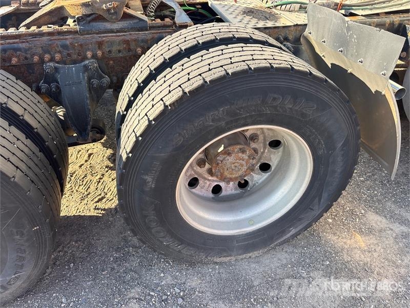 Western Star 5700 XE 6x4 T/A Sleeper Truck Tractor 牵引车