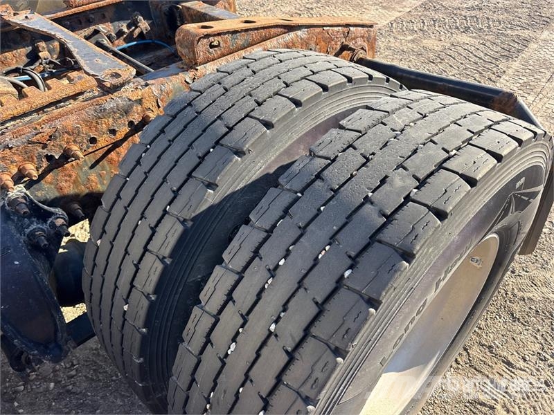 Western Star 5700 XE 6x4 T/A Sleeper Truck Tractor 牵引车