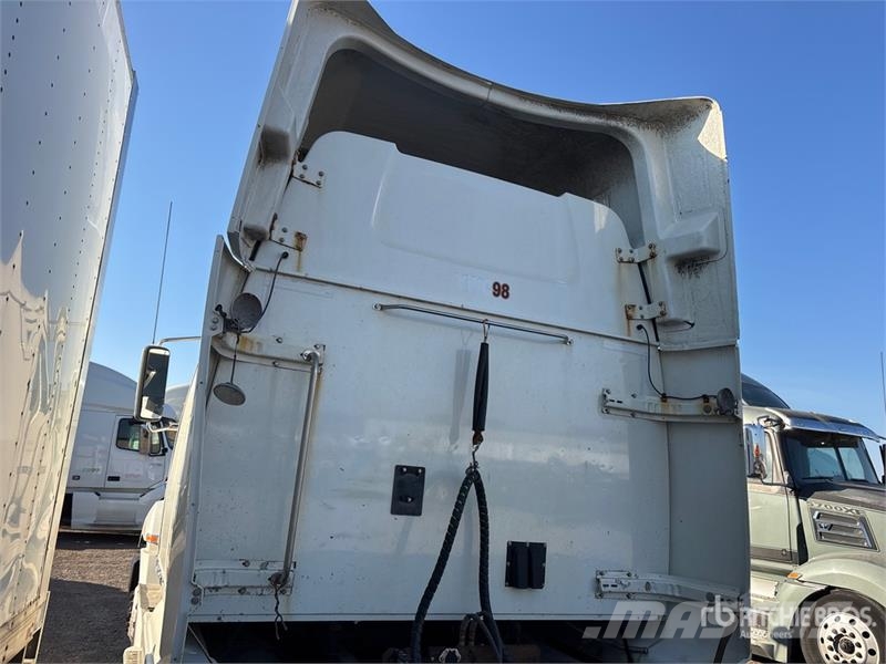 Western Star 5700 XE 6x4 T/A Sleeper Truck Tractor 牵引车