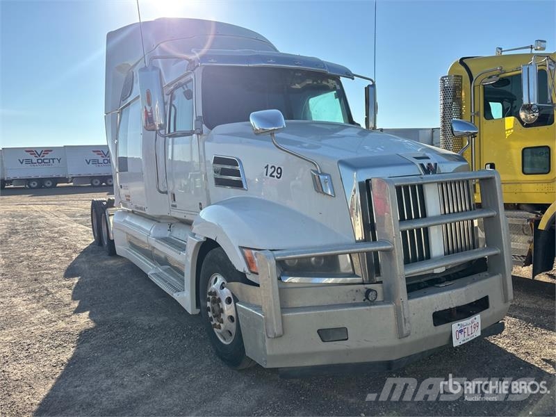 Western Star 5700 XE 6x4 T/A Sleeper Truck Tractor 牵引车