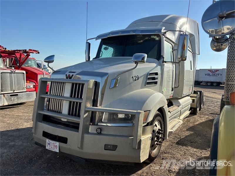 Western Star 5700 XE 6x4 T/A Sleeper Truck Tractor 牵引车