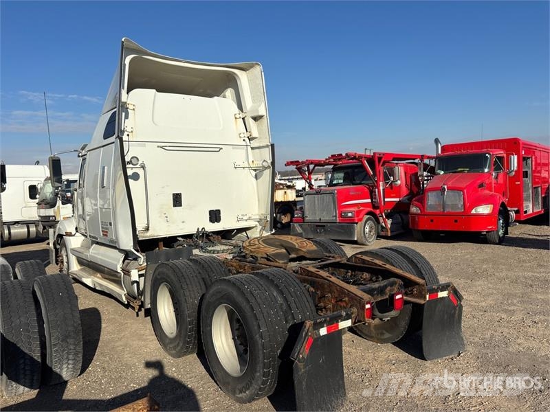 Western Star 5700 XE 6x4 T/A Sleeper Truck Tractor 牵引车