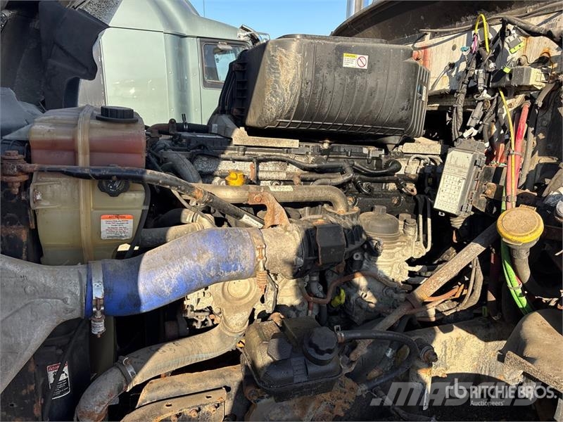 Western Star 5700 XE 6x4 T/A Sleeper Truck Tractor 牵引车