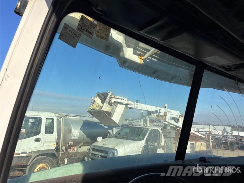 Western Star 5700 XE 6x4 T/A Sleeper Truck Tractor 牵引车