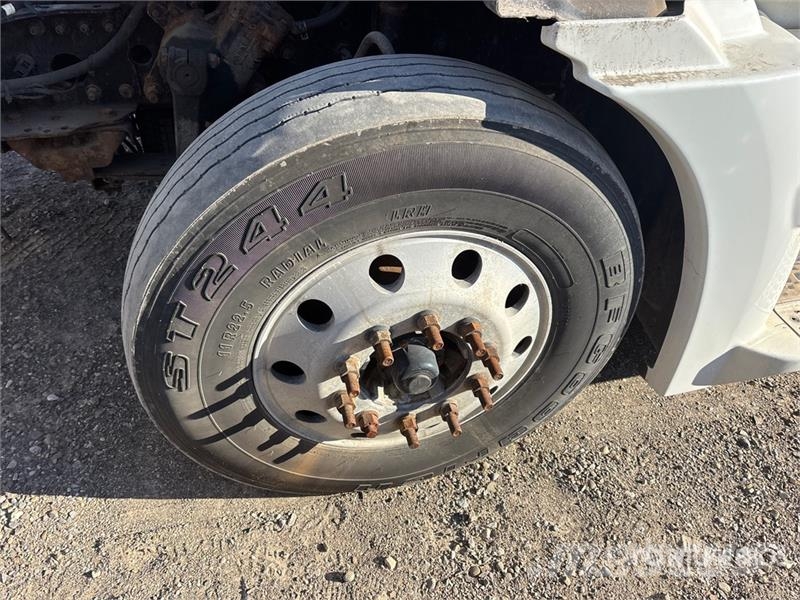 Western Star 5700 XE 6x4 T/A Sleeper Truck Tractor 牵引车