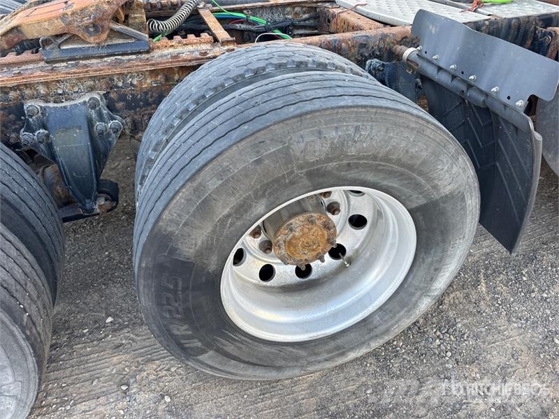 Western Star 5700 XE 6x4 T/A Sleeper Truck Tractor 牵引车