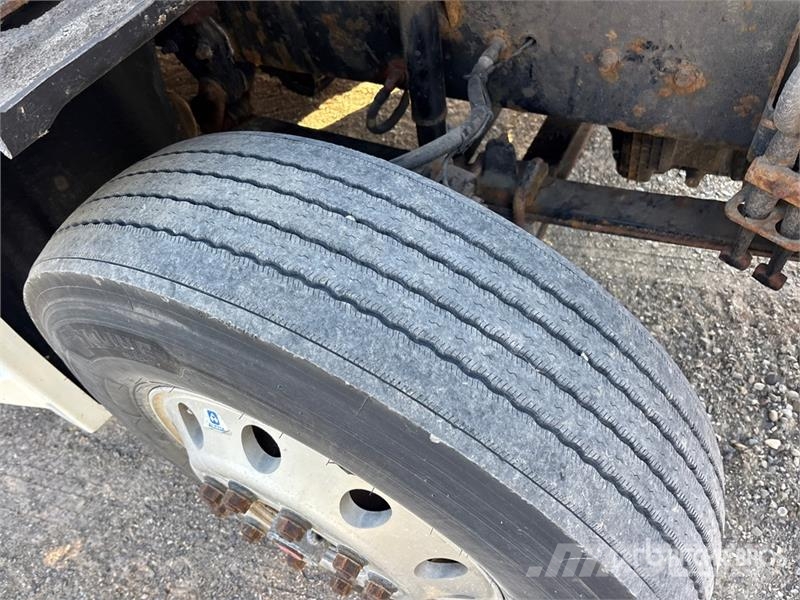Western Star 5700 XE 6x4 T/A Sleeper Truck Tractor 牵引车