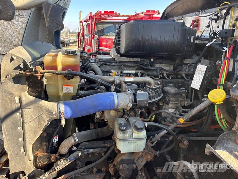 Western Star 5700 XE 6x4 T/A Sleeper Truck Tractor 牵引车