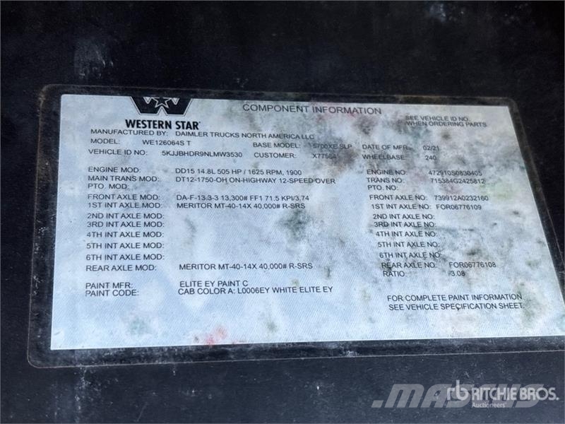 Western Star 5700 XE 6x4 T/A Sleeper Truck Tractor 牵引车