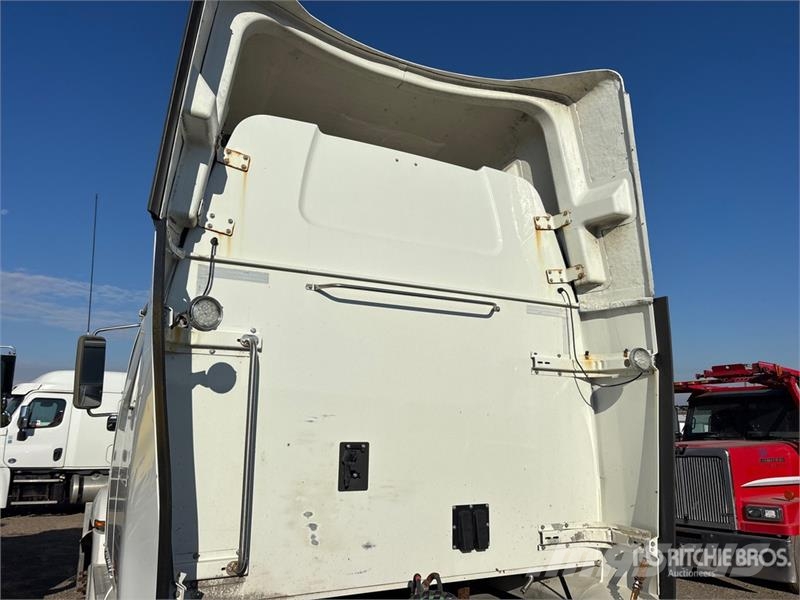 Western Star 5700 XE 6x4 T/A Sleeper Truck Tractor 牵引车