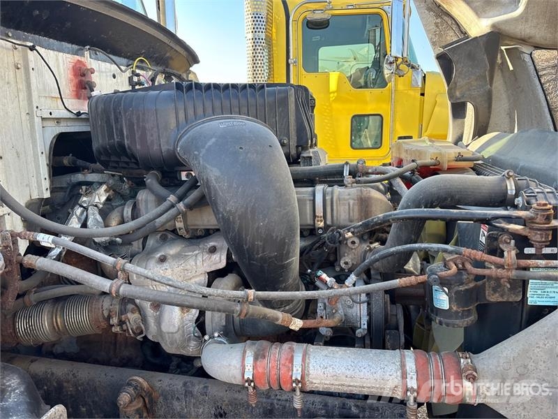 Western Star 5700 XE 6x4 T/A Sleeper Truck Tractor 牵引车