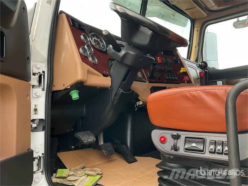 Western Star 5700XE 6x4 T/A Sleeper Truck Tractor Traktorske jedinice