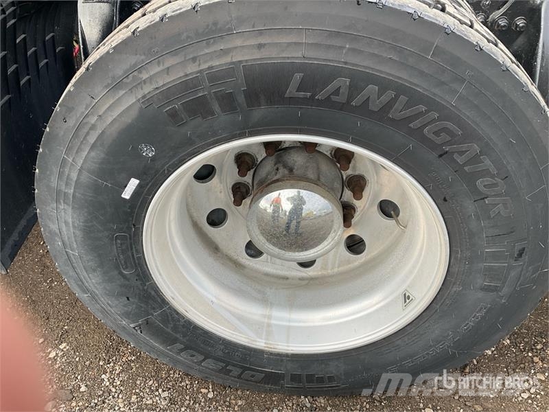 Western Star 5700XE 6x4 T/A Sleeper Truck Tractor Traktorske jedinice
