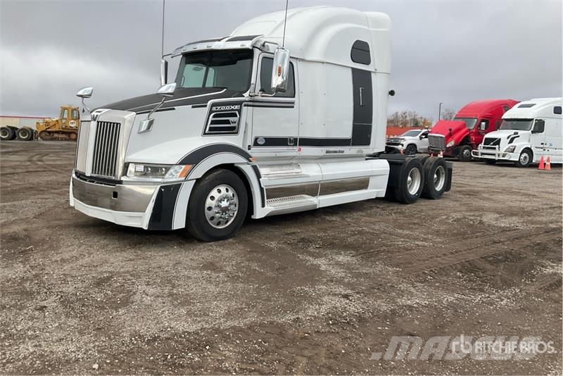 Western Star 5700XE 6x4 T/A Sleeper Truck Tractor Traktorske jedinice