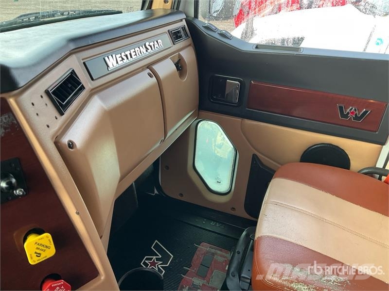 Western Star 5700XE 6x4 T/A Sleeper Truck Tractor Traktorske jedinice