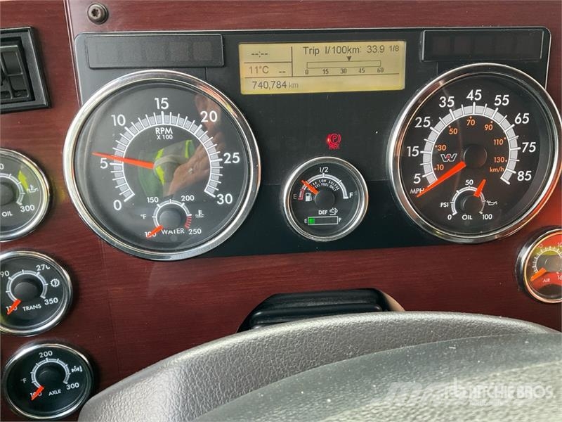 Western Star 5700XE 6x4 T/A Sleeper Truck Tractor Traktorske jedinice