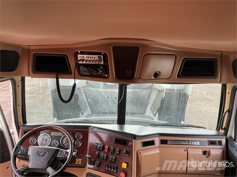 Western Star 5700XE 6x4 T/A Sleeper Truck Tractor Traktorske jedinice