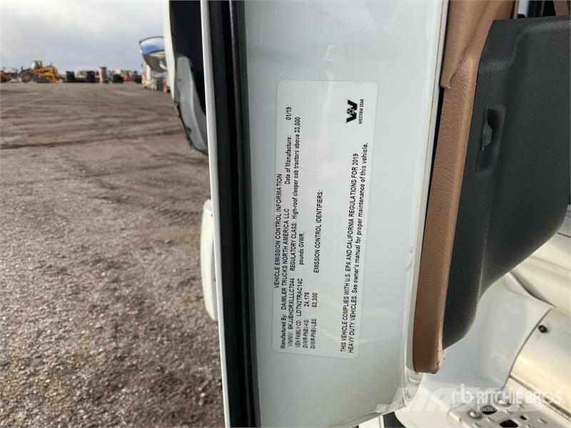 Western Star 5700XE 6x4 T/A Sleeper Truck Tractor Traktorske jedinice