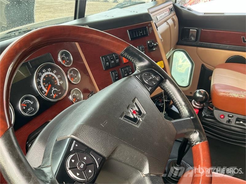 Western Star 5700XE 6x4 T/A Sleeper Truck Tractor Traktorske jedinice