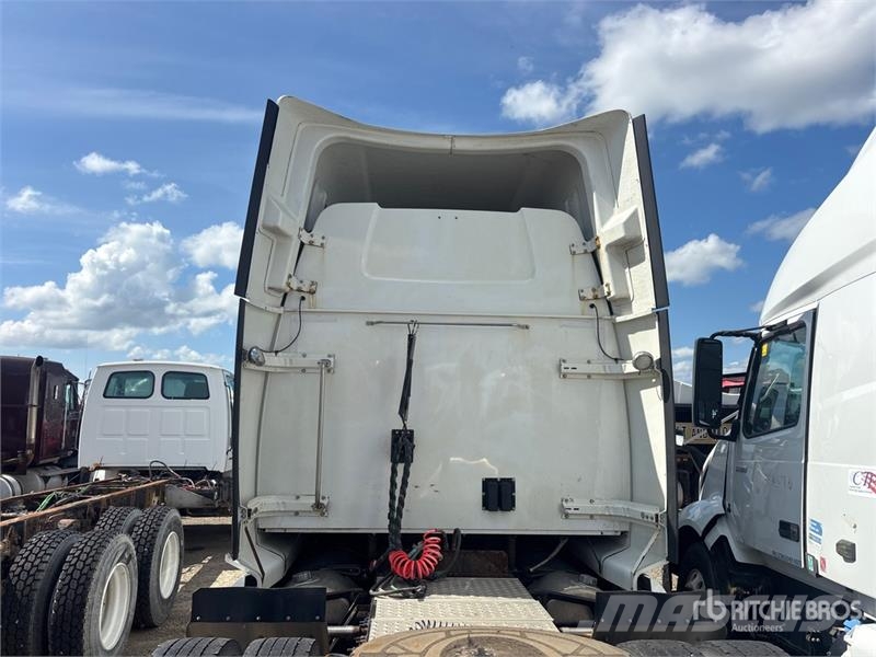 Western Star 5700XE SLP 6x4 T/A Sleeper Truck Tractor (Inoperab Trekkers