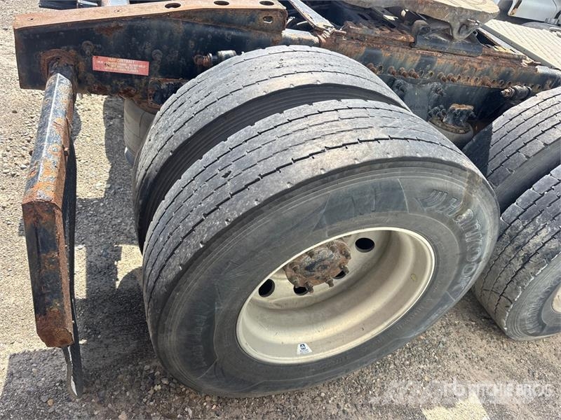 Western Star 5700XE SLP 6x4 T/A Sleeper Truck Tractor (Inoperab Trekkers