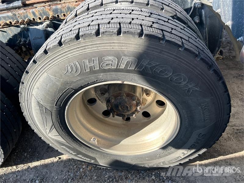 Western Star 5700XE SLP 6x4 T/A Sleeper Truck Tractor (Inoperab Trekkers