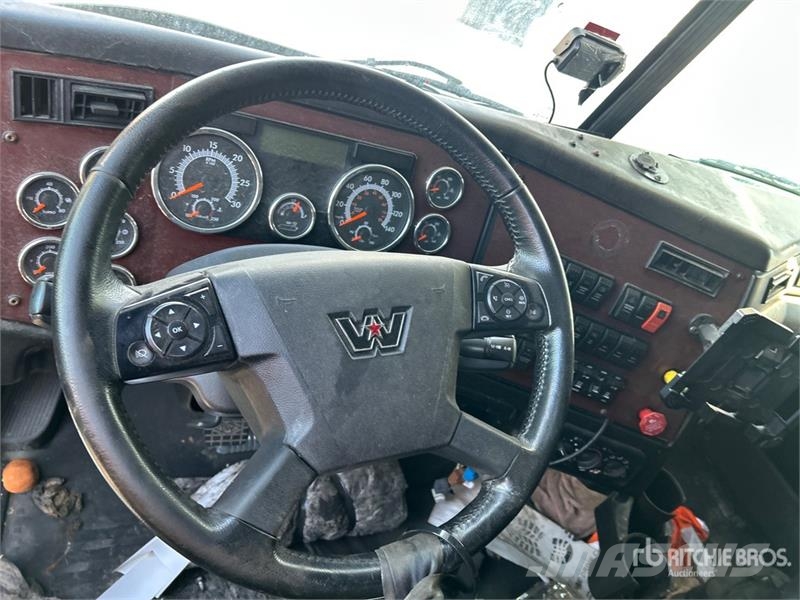 Western Star 5700XE SLP 6x4 T/A Sleeper Truck Tractor (Inoperab Trekkers