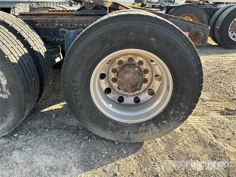 Western Star 5700XE SLP 6x4 T/A Sleeper Truck Tractor (Inoperab Trekkers