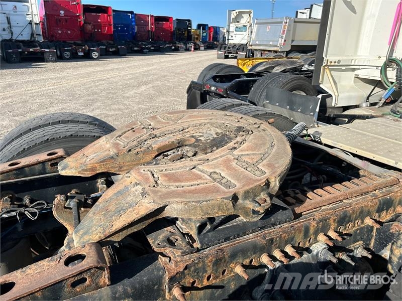 Western Star 5700XE SLP 6x4 T/A Sleeper Truck Tractor (Inoperab Trekkers