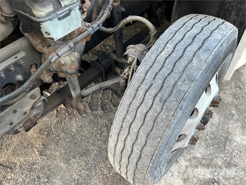 Western Star 5700XE SLP 6x4 T/A Sleeper Truck Tractor (Inoperab Trekkers