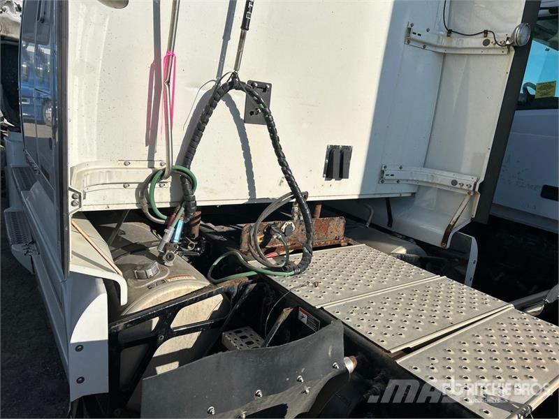 Western Star 5700XE SLP 6x4 T/A Sleeper Truck Tractor (Inoperab Trekkers