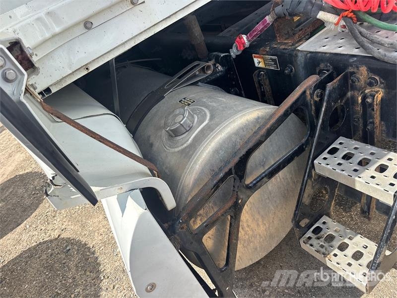 Western Star 5700XE SLP 6x4 T/A Sleeper Truck Tractor (Inoperab Trekkers