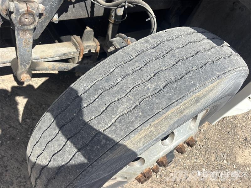 Western Star 5700XE SLP 6x4 T/A Sleeper Truck Tractor (Inoperab Trekkers