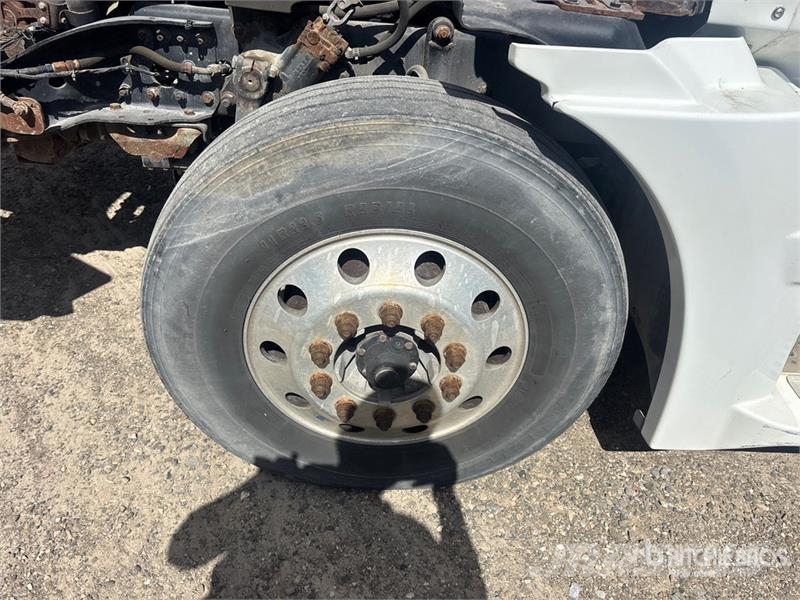 Western Star 5700XE SLP 6x4 T/A Sleeper Truck Tractor (Inoperab Trekkers