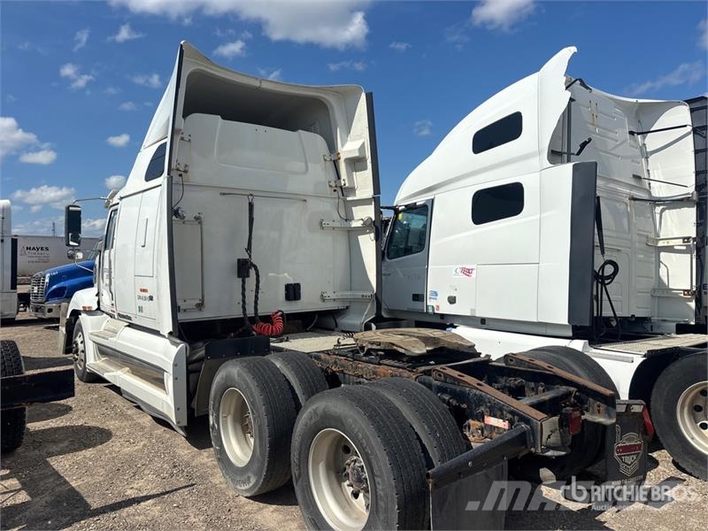 Western Star 5700XE SLP 6x4 T/A Sleeper Truck Tractor (Inoperab Trekkers