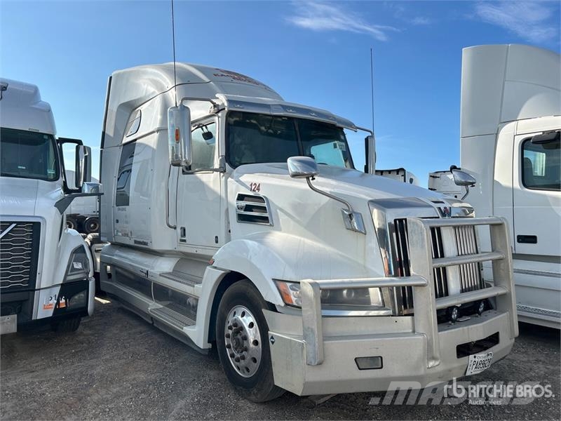 Western Star 5700XE SLP 6x4 T/A Sleeper Truck Tractor (Inoperab Trekkers
